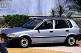 Фото TOYOTA COROLLA Liftback 1.6 i 20V