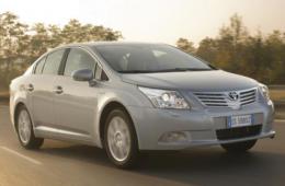 Фото TOYOTA AVENSIS седан 2.0