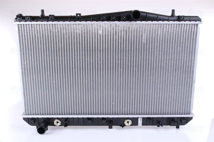 Радиатор охлаждения двигателя NISSENS 61665